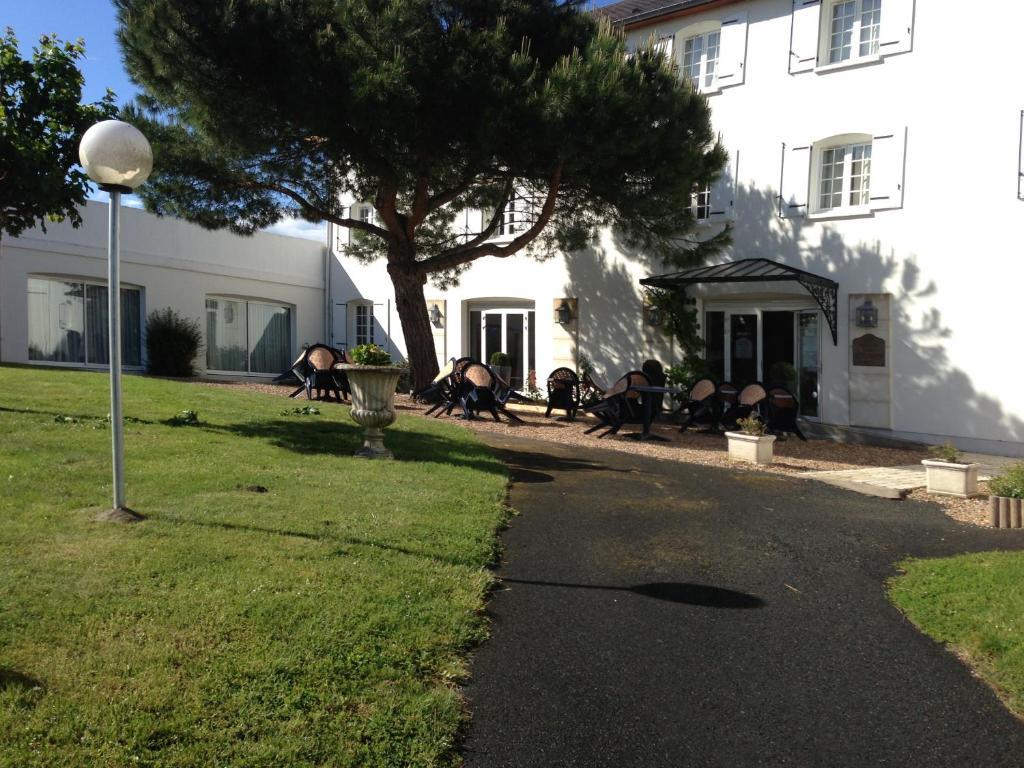 Logis Hotel Restaurant Des Chateaux 아제르히도 외부 사진