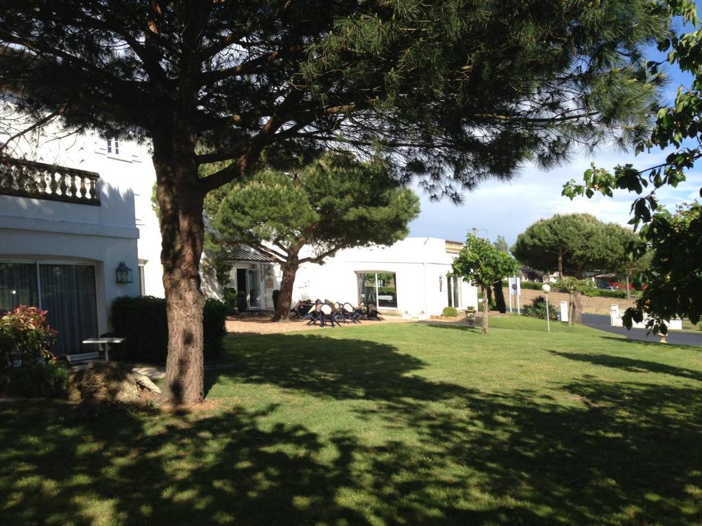Logis Hotel Restaurant Des Chateaux 아제르히도 외부 사진